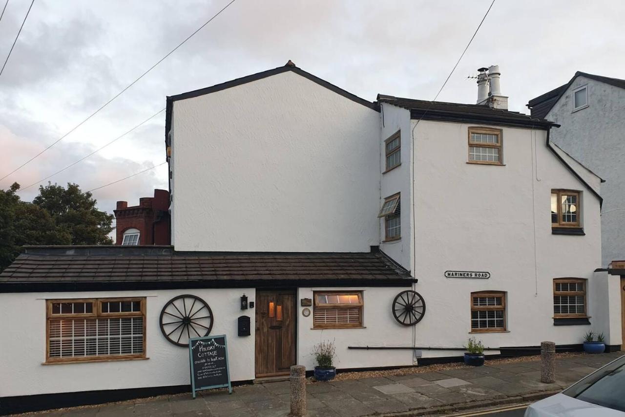 Stunning Quirky 2-Bed Cottage In New Brighton Wallasey Buitenkant foto
